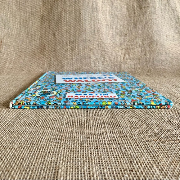 WHERE’S WALDO Oversized Hardback Search and Find Fun Book - Picture 7 of 11